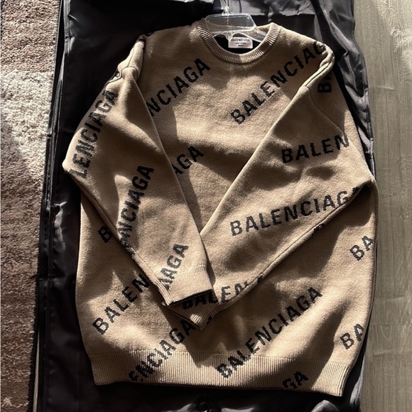 Authentic Balenciaga Logo Crewneck Sweater Sz Small Worn once! Perfect condition - Picture 1 of 3